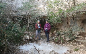 Garlaban : source de Barquieu . Elisabeth et Annette . 