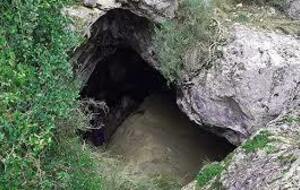 Simiane la grotte de l'Eygrou  Dany P       