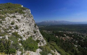 Mont Julien- grottes des fées- vallon de la Figuière