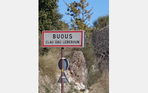 BUOUX: Tour du Vallon de l'Aigue Brun