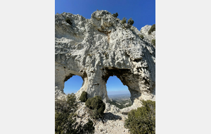 mont gaussier sentier des échelles rocher des deux trous 
