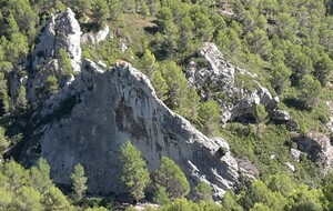 Allauch : Chemin du Val de la Vache vers Mont-Julien, Grotte des Fées et Bau de l'Aigle