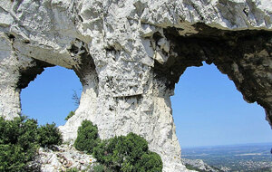 mont gaussier sentier des echelles rocher des 2 trous